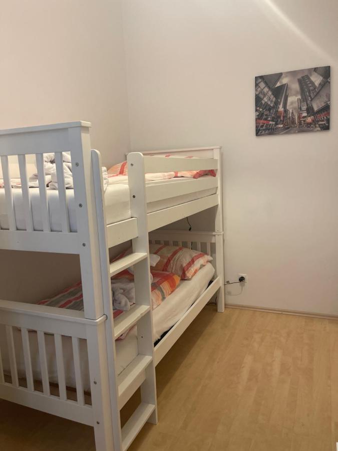 Gesamte Fuer 4 Personen 12 * Vienna